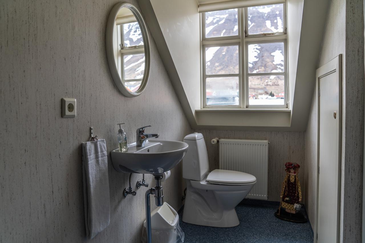 Guesthouse Gamla Ísafjörður Esterno foto
