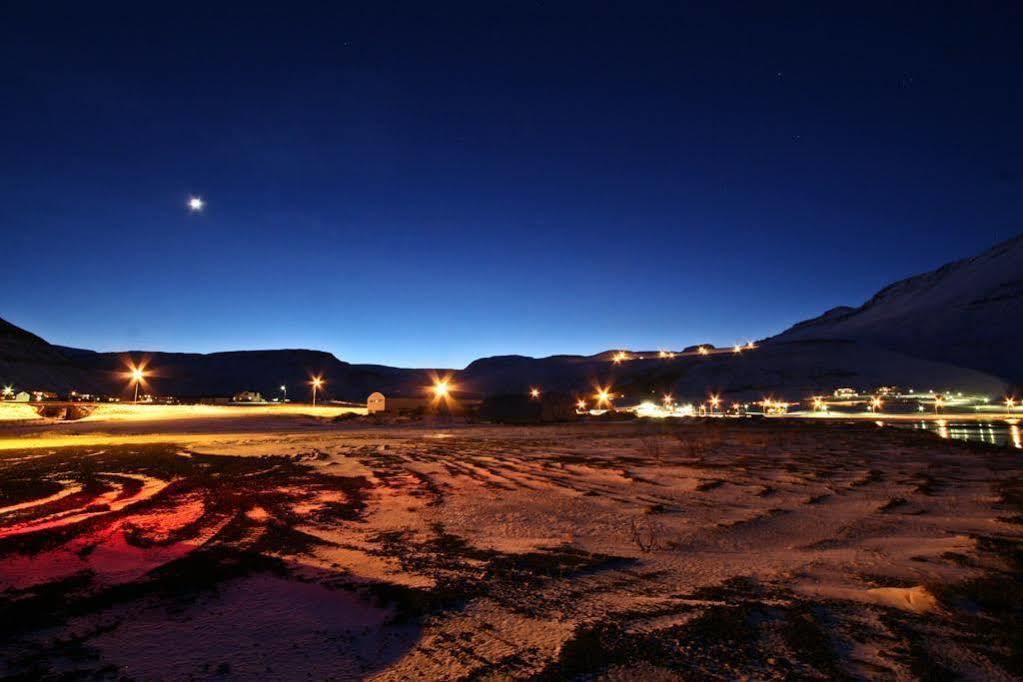 Guesthouse Gamla Ísafjörður Esterno foto